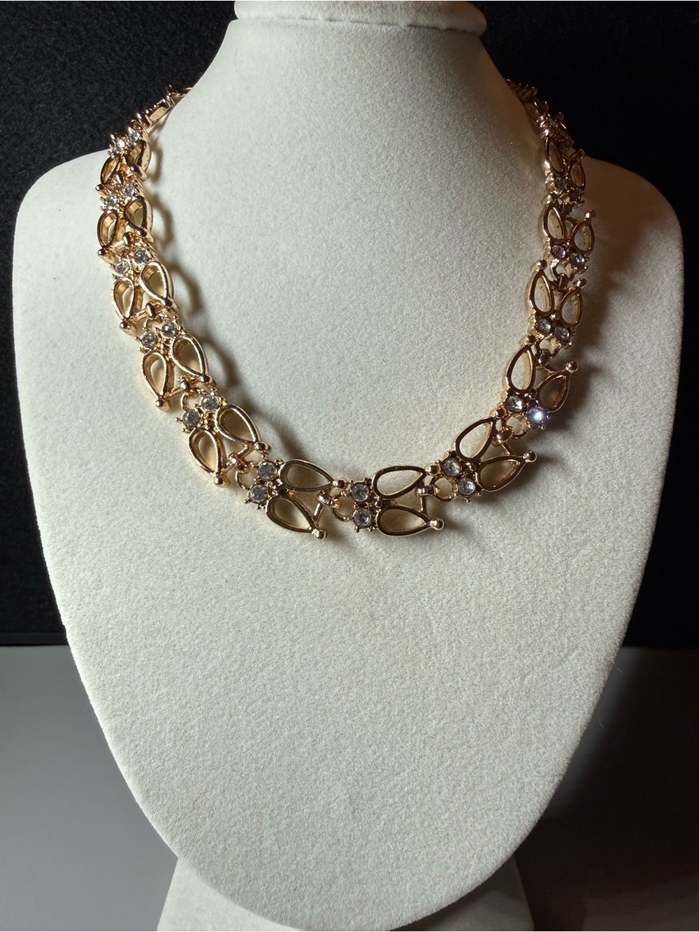 Gold Tone Crystal Floral Statement Necklace 🗽🖤